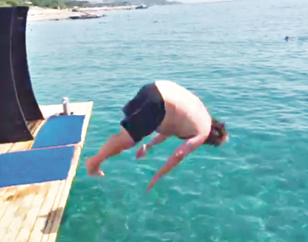 Konov skok na glavu (VIDEO)