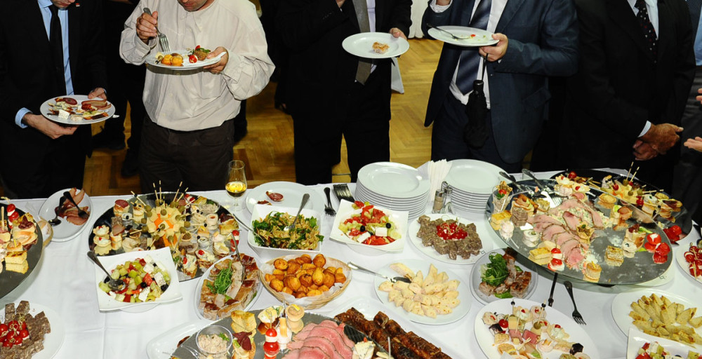 Evo šta da uradite sa hranom koja vam preostane nakon slave