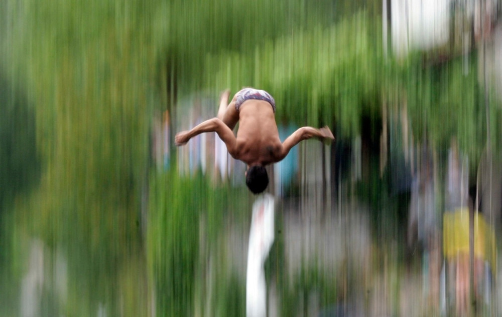 Skokove u vodu ste gledali! A EVO KAKO IZGLEDA prvenstvo u NAJSMRTONOSNIJIM SKOKOVIMA u vodu! (VIDEO)