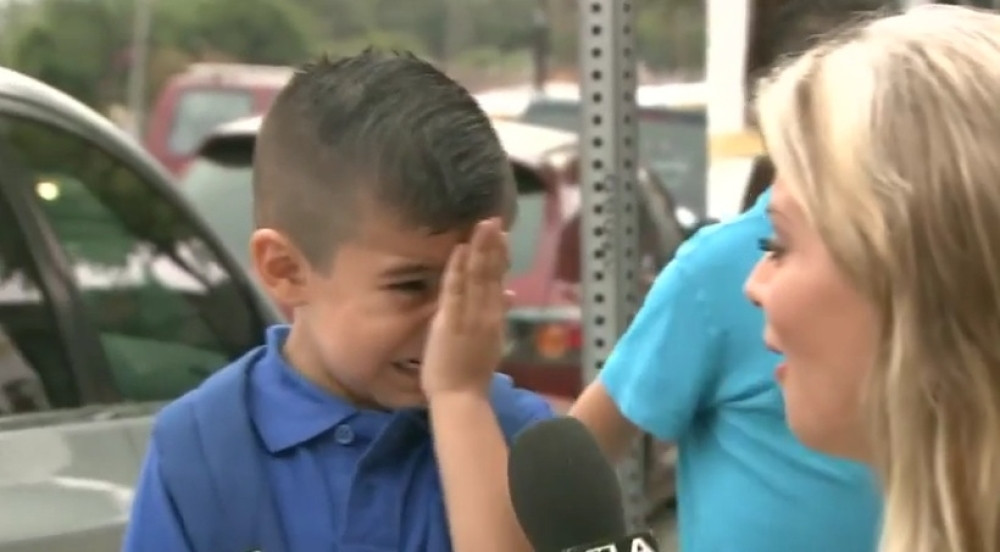 Reporterka rasplakala dečaka (VIDEO)