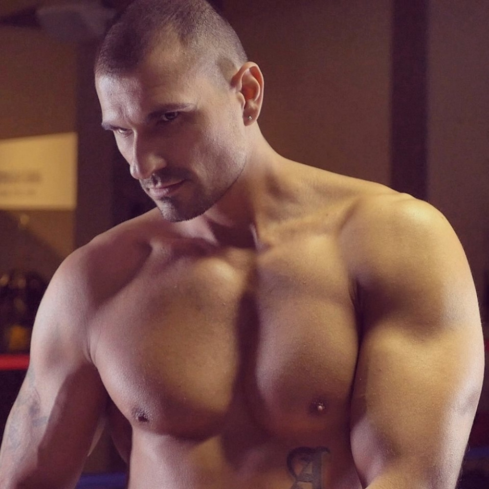 Igor X prepevao strani hit! (VIDEO)