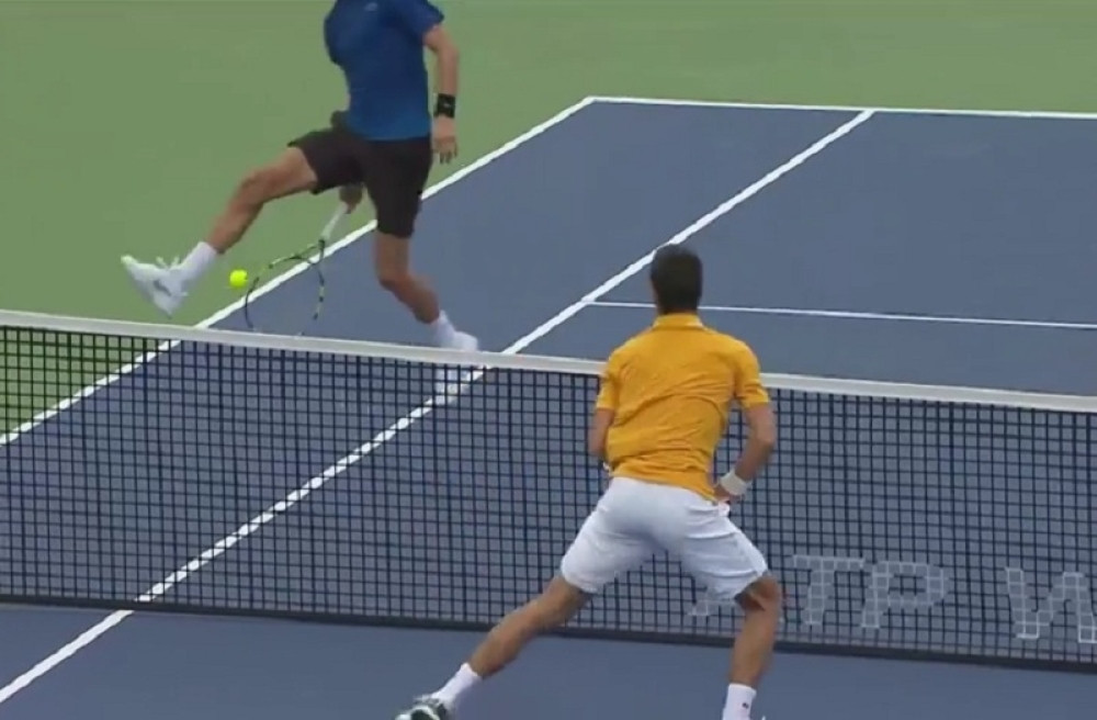 Fantastični potezi Benoa Pera protiv Đokovića