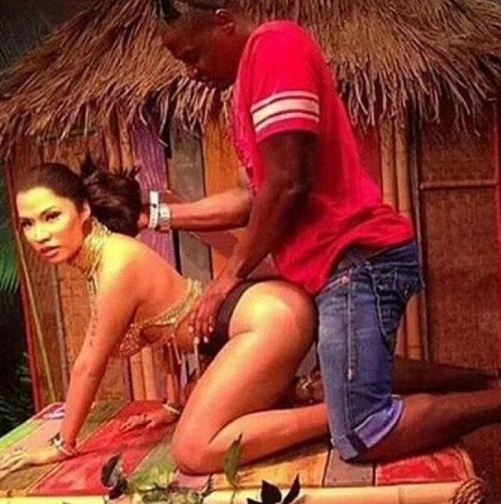 Niki Minaž se ne sviđa ova poza (FOTO)