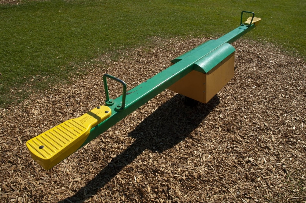 Vaspitačica namerno katapultirala dete sa klackalice