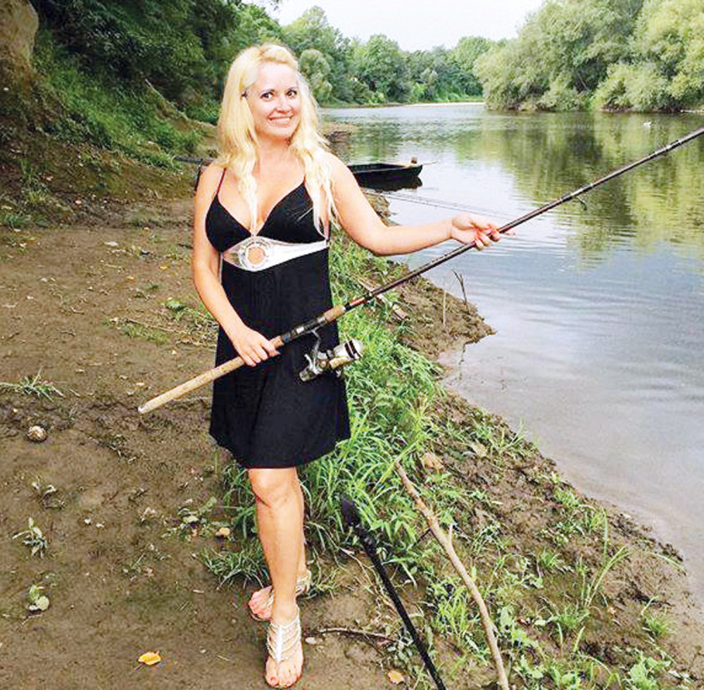 Maja uči sina da peca