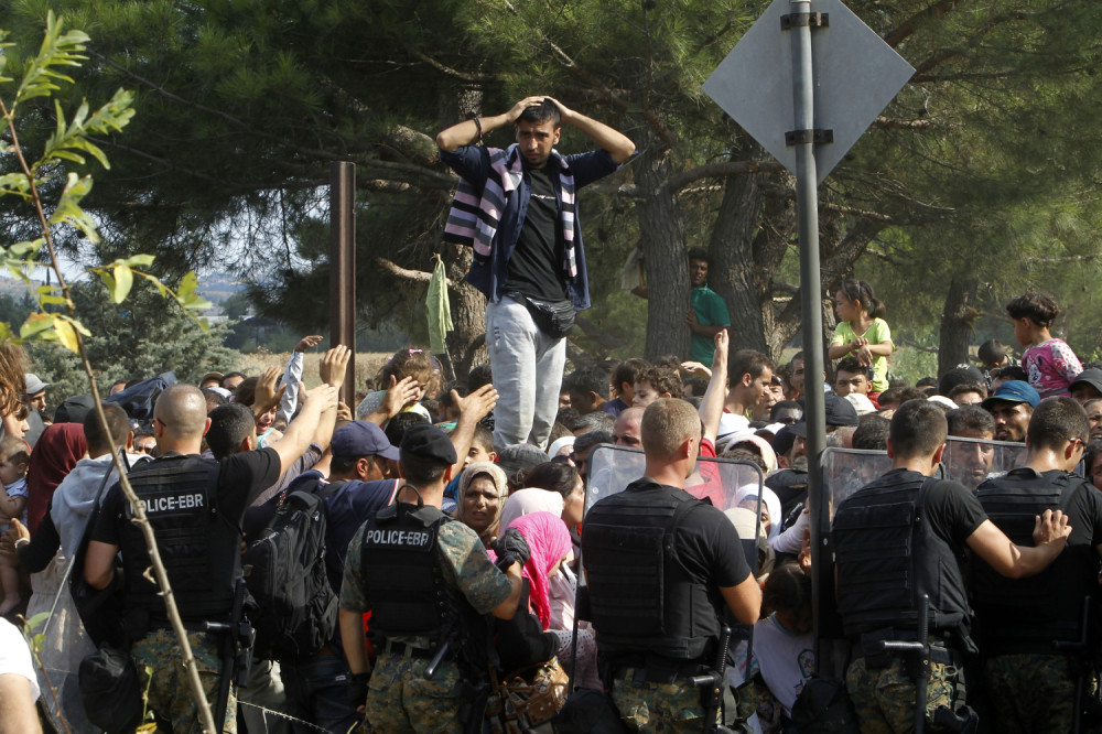 Više od 50 autobusa sa migrantima krenulo put Srbije!