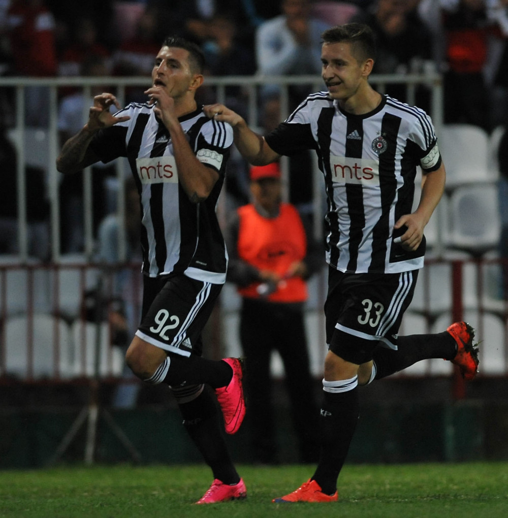 Partizan po mraku i očajnom terenu preplivao Moravu! (VIDEO)