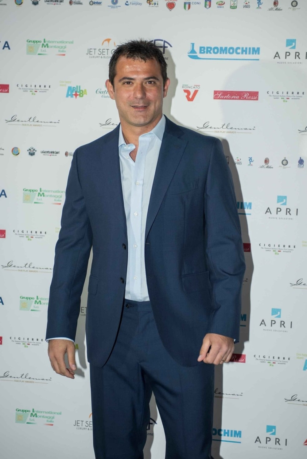 Dejan Stanković izvodi početni udarac!