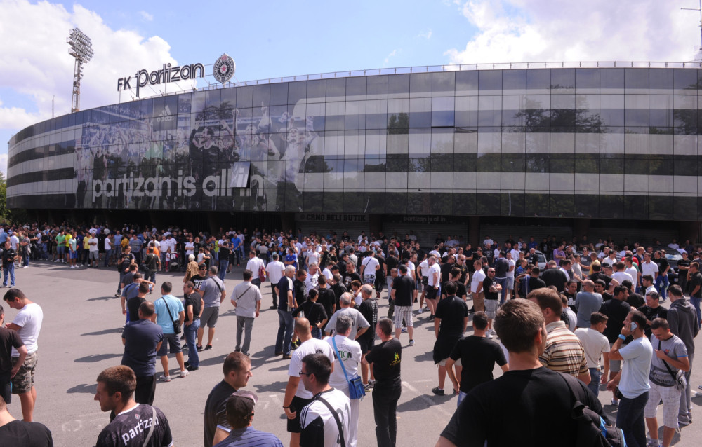 "Grobari" dali podršku Vujoševiću! (FOTO)