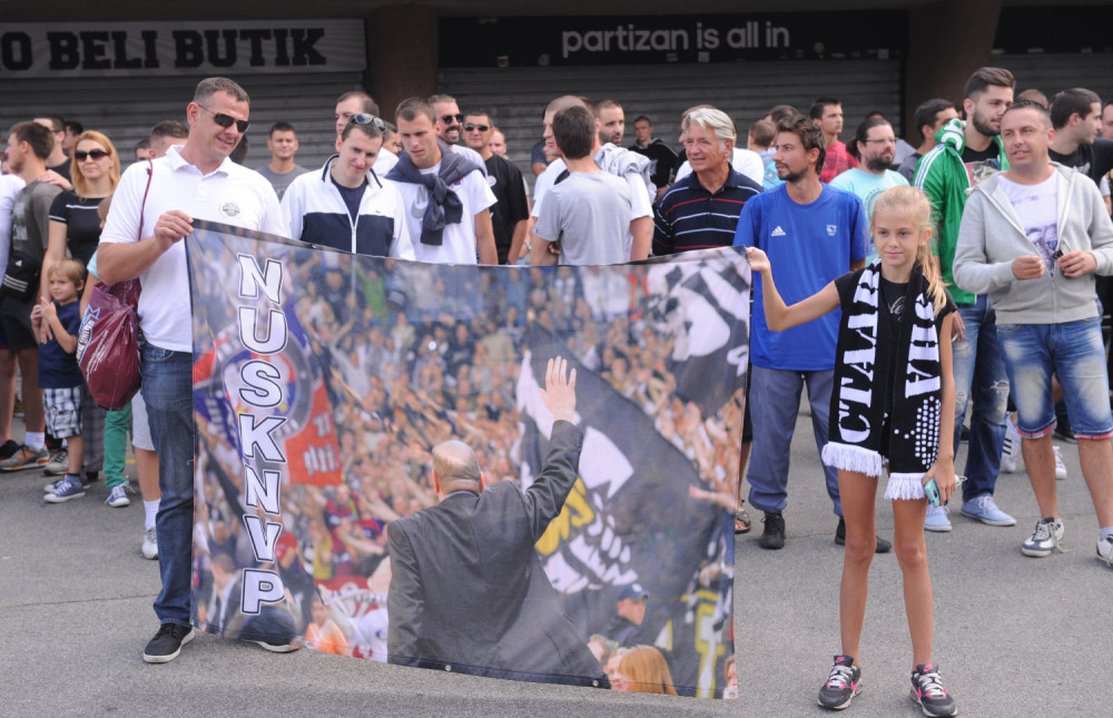 Grobari skandiraju: "Treba nam Duško"!