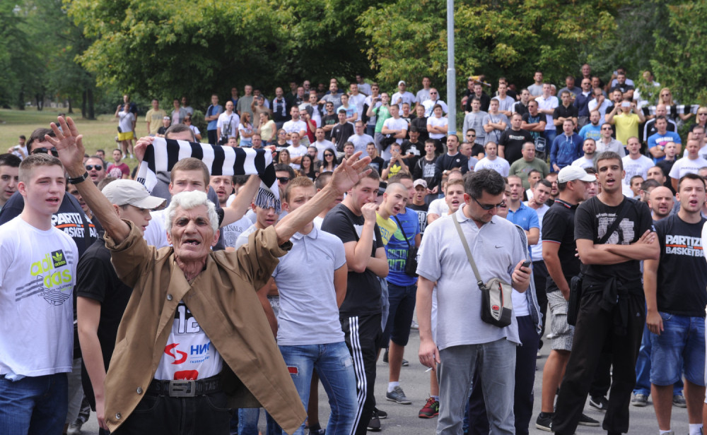 "Grobari" ometali minut ćutanja!