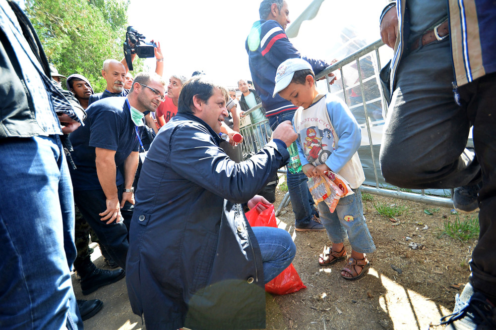 Mi smo humani prema migrantima