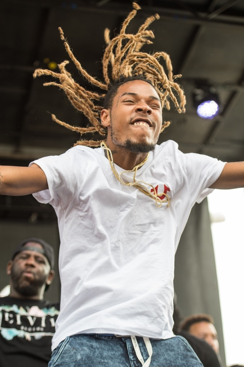 Reper skočio u masu, povređene dve devojke!