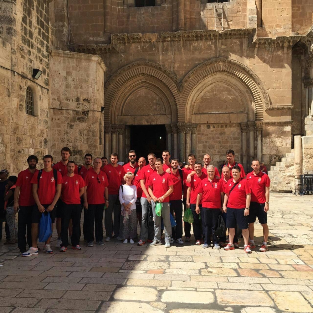 Košarkaši Srbije posetili Crkvu Hristovog groba!