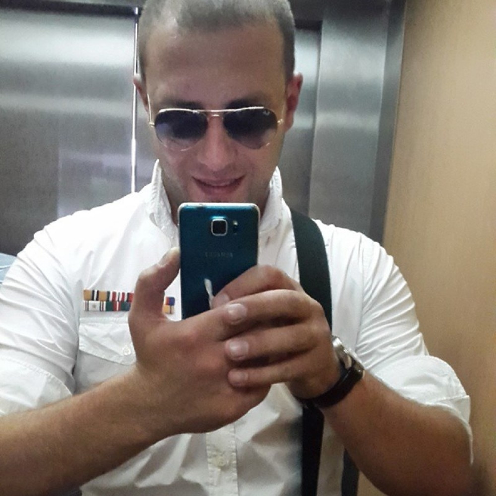 BIO JE U CENTRU SKANDALA ZBOG RAZVODA POSLE SAMO 5 MESECI:  Sada trpi prozivke zbog ovoga! (FOTO)