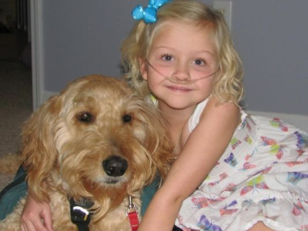 Ovaj pas devojčicu održava u životu!