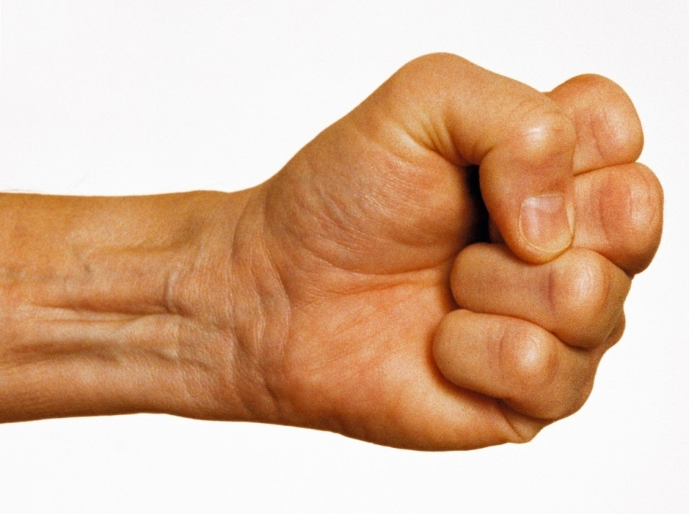 Pomoćnik načelnika pretukao starca (82)