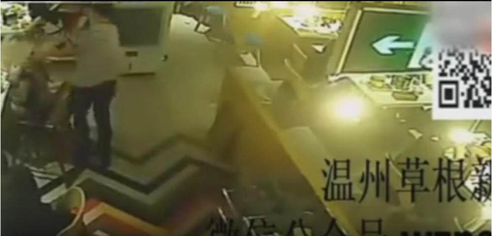 Konobar ispolivao mušteriju ključalom vodom VIDEO