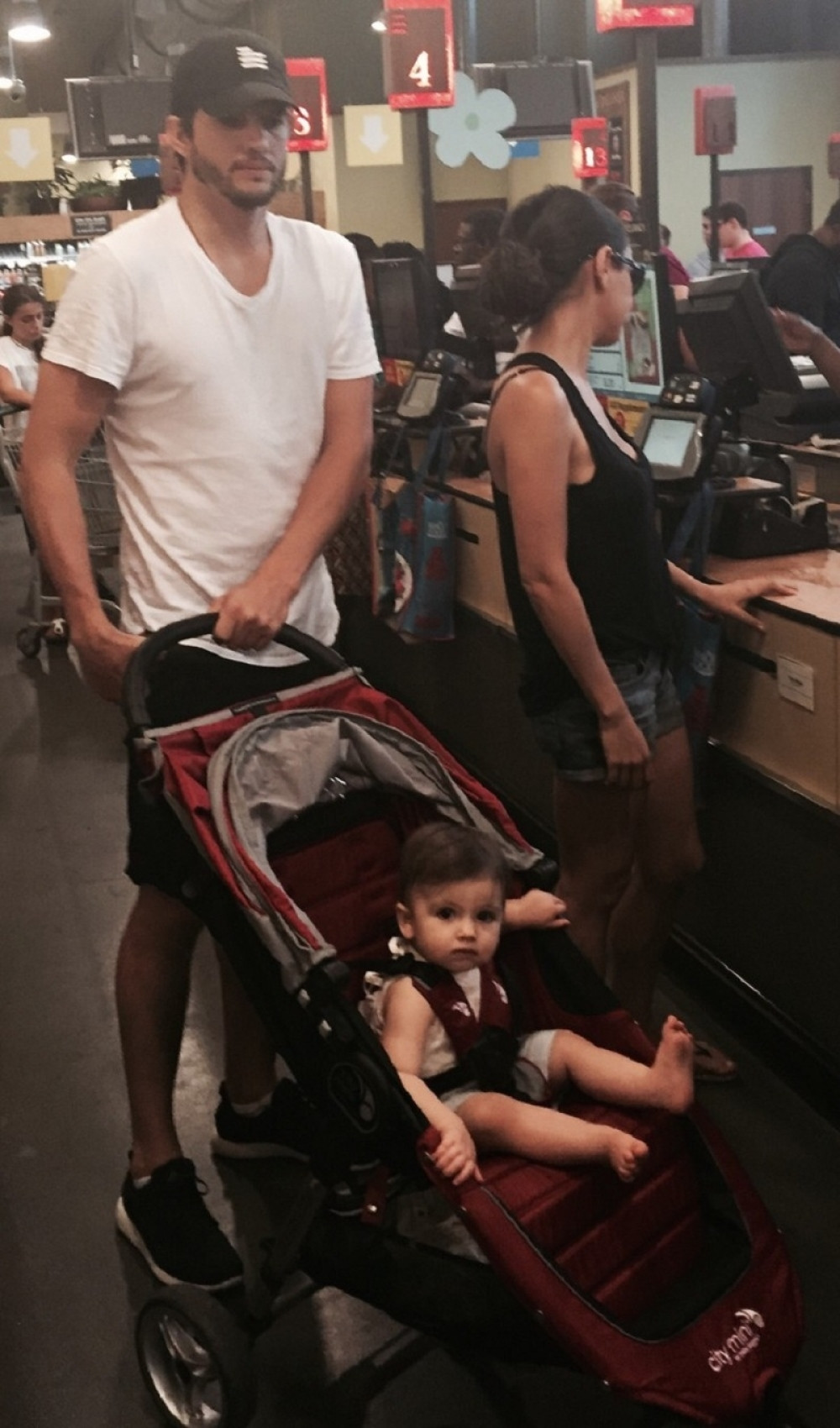 Eštonova ćerka ista on! (FOTO)