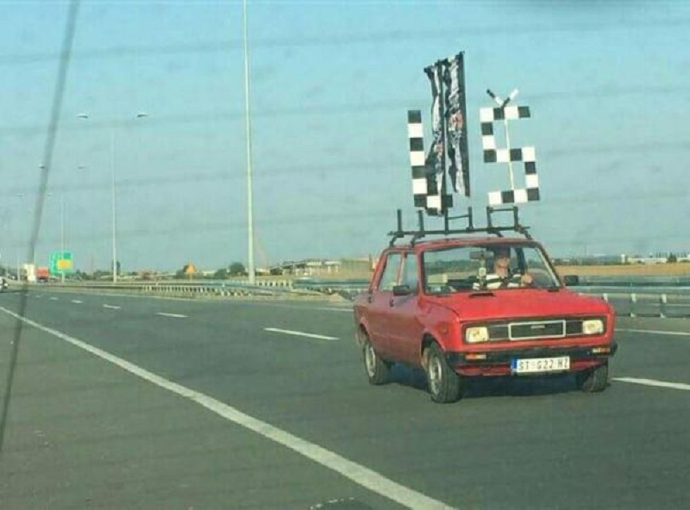 Pomozite crno-belima da pronađu ovog navijača! (FOTO)