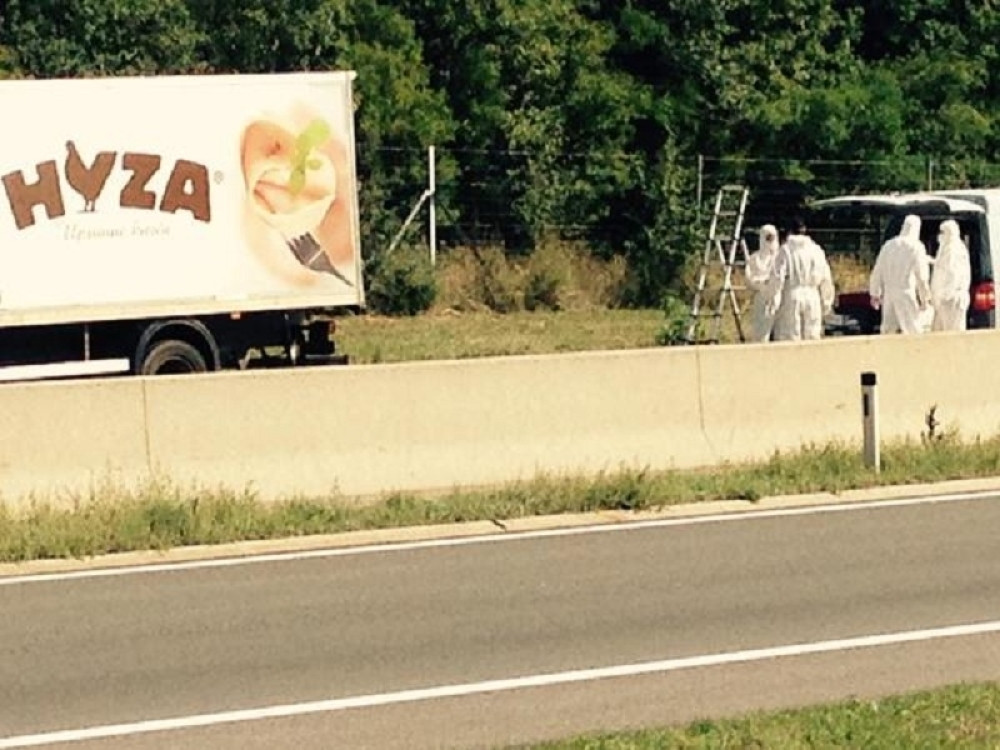 U kamionu pronađena tela oko 50 izbeglica