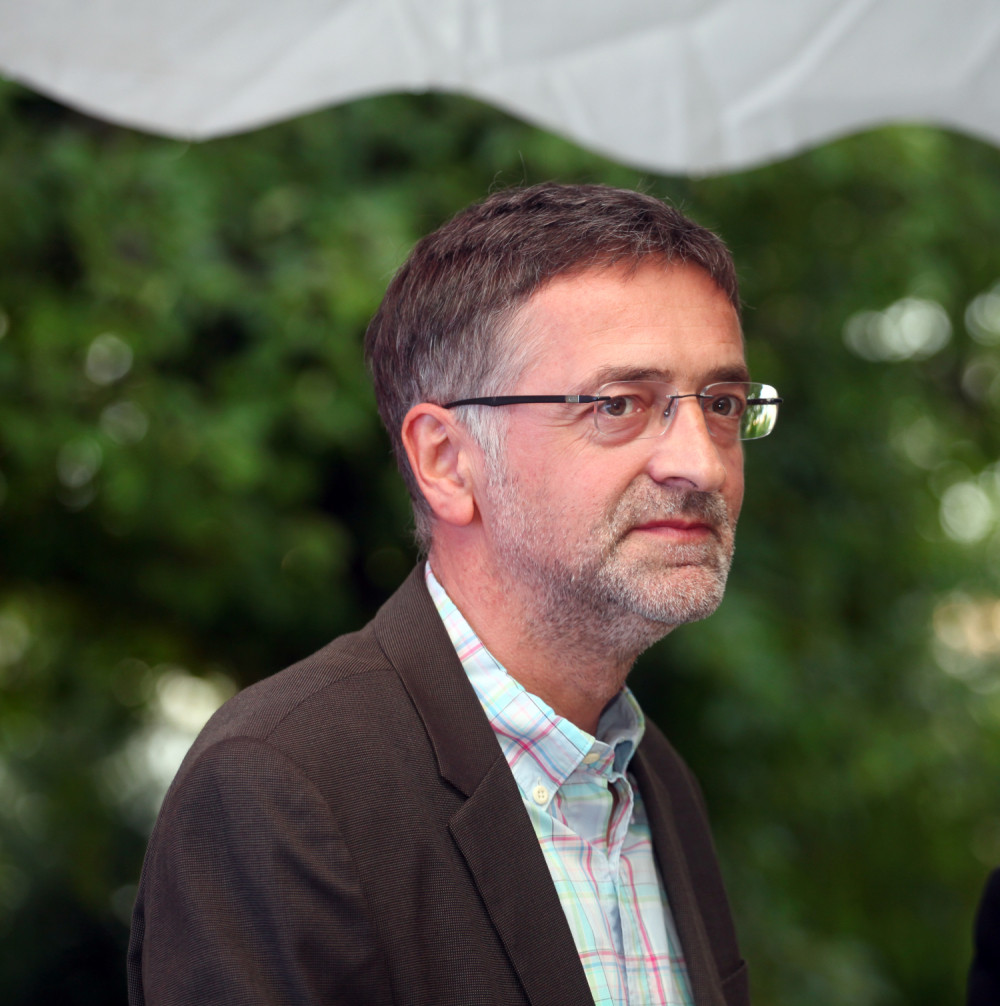 Zoran Cvijanović se ne boji Korone! Glumac u jeku epidemije gradom šeta bež zaštitne opreme!