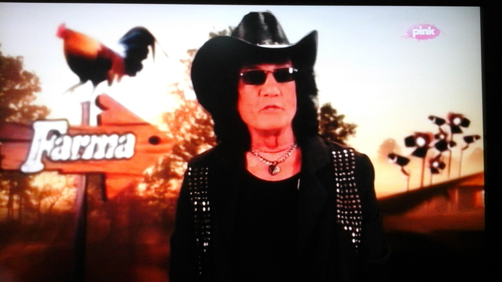 Milić Vukašinović skinuo šešir i naočare! (FOTO)