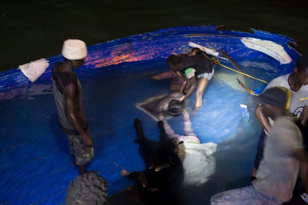 Prevrnuo se brod sa izbeglicama