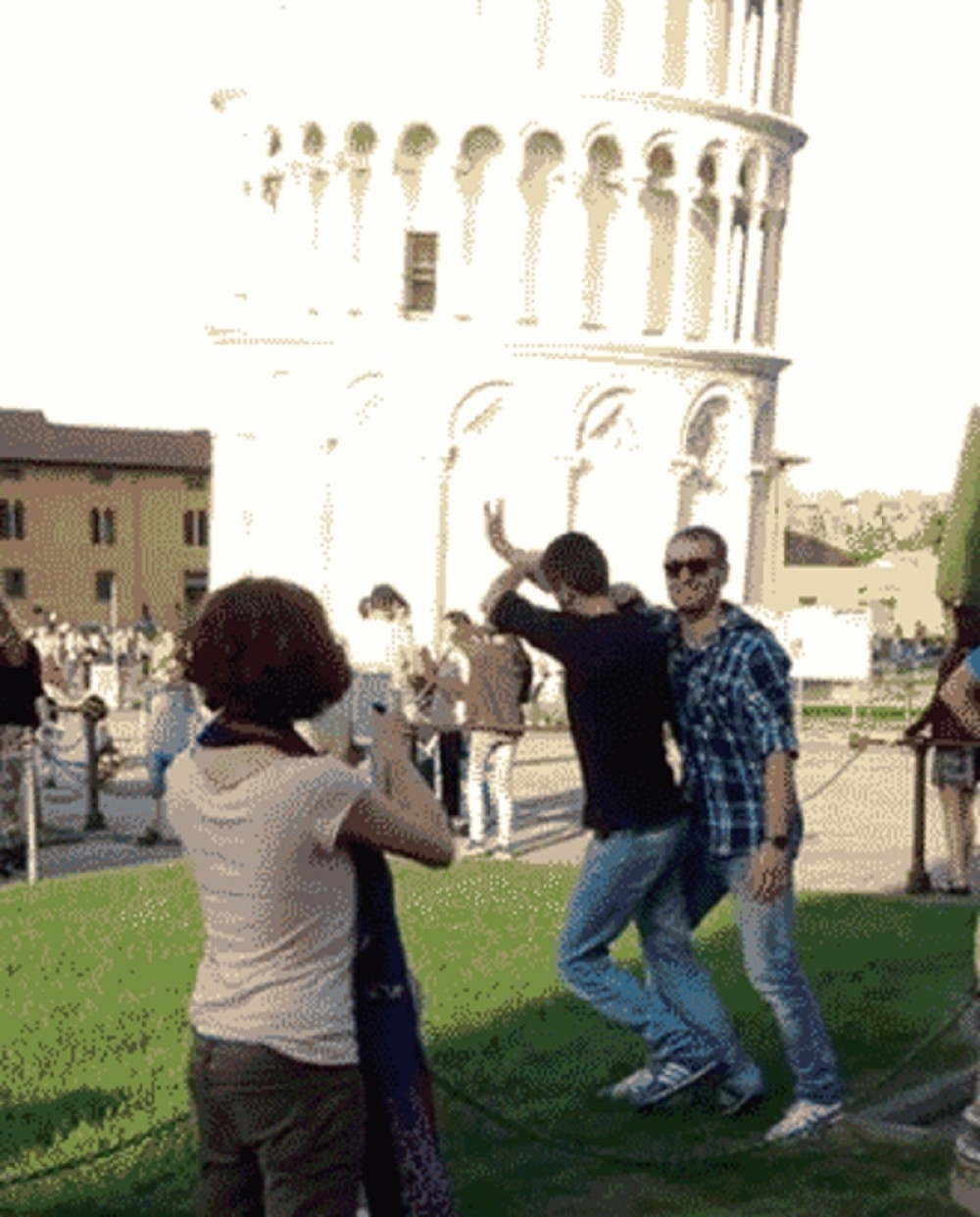 Oboren jer je hteo da "ispravi" toranj u Pizi!