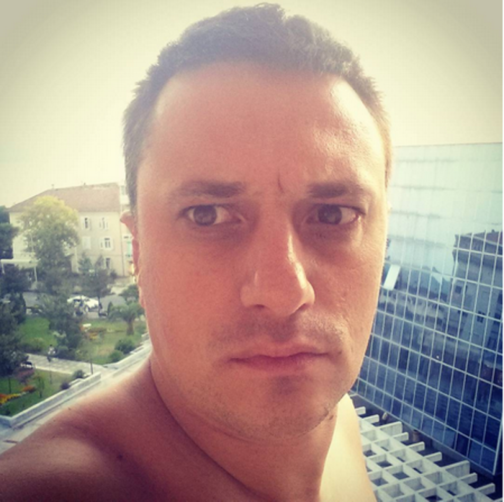 Plakaćete od smeha: Andrija Milošević imitira latino muzičke zvezde (VIDEO)