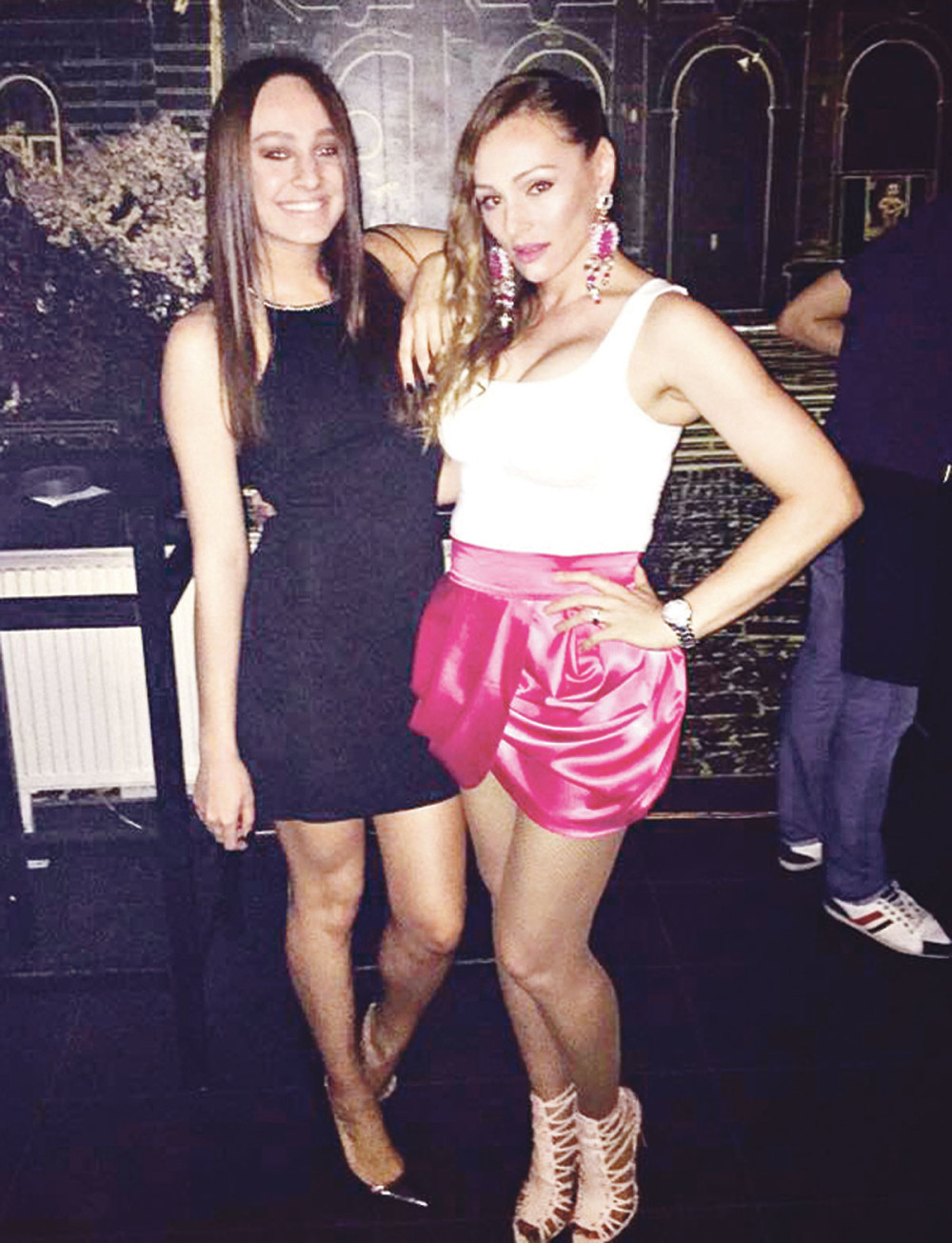 U ZAGRLJAJU MAŠE TERZIĆ I ANASTASIJE RAŽNATOVIĆ: Ovako je Luna izgledala na svom 18. rođendanu! (FOTO)