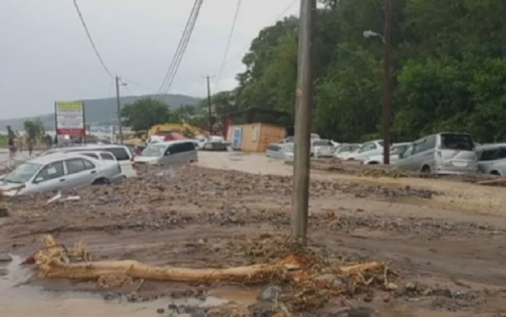 Oluja Erika odnela 20 života na Dominiki (VIDEO)