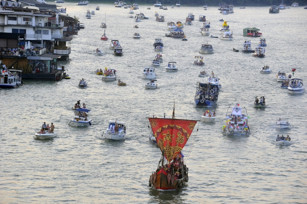 Zabava na vodi uz "Beogradski karneval brodova" (FOTO GALERIJA)