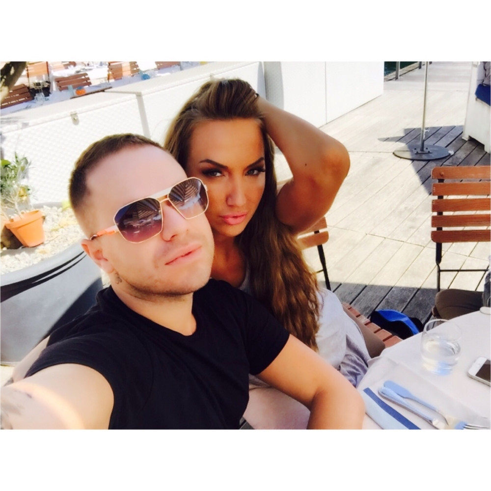 Goga u strasnom zagrljaju sa Stevanom!