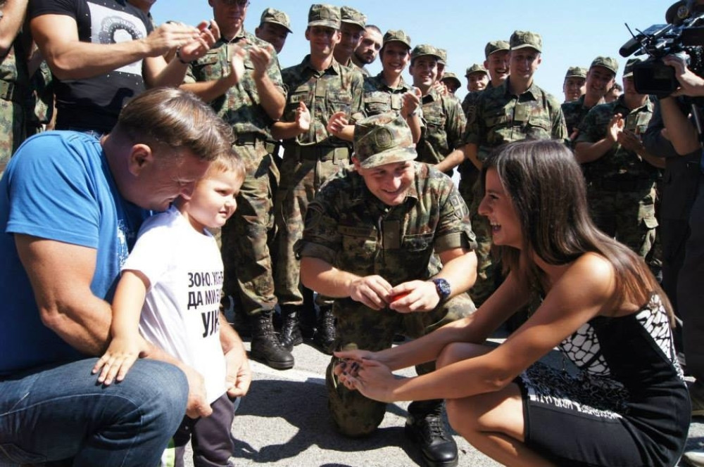 Gašić kupuje burme mladencima!