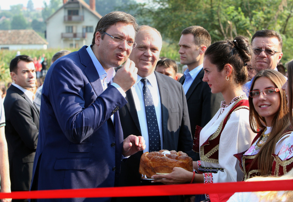 Vučić otvorio obnovljeni most u selu Ljutice (FOTO)