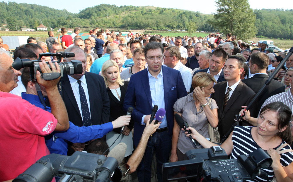 Vučić: Prosvetarima veće plate, a deca da rade i uče!