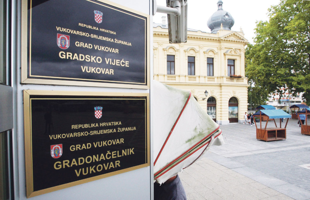 Na autobuskoj stanici na njega je nasrnula grupa maskiranih maloletnika!