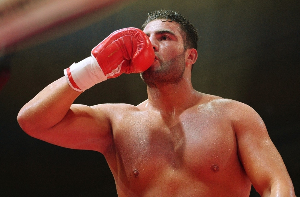 Bokser upucan dok je jeo giros!