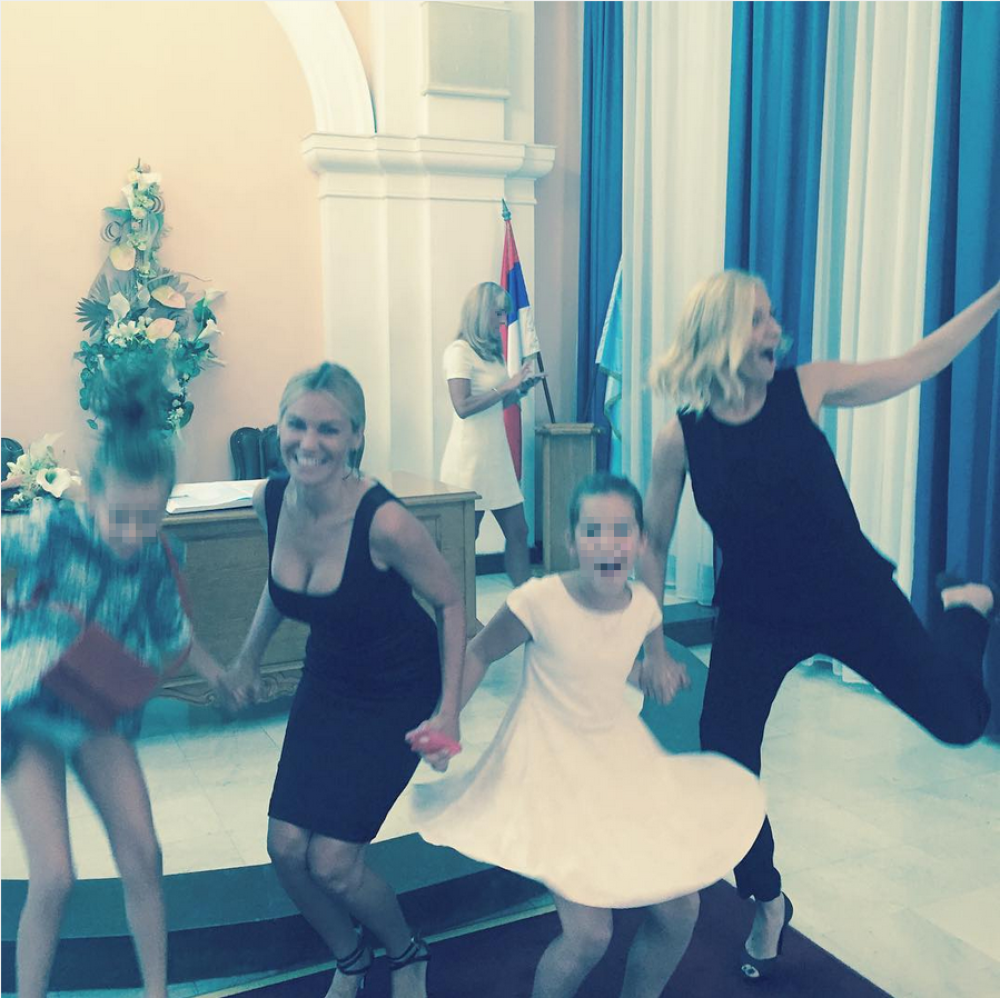 Nata slavi sestrinu udaju (FOTO)