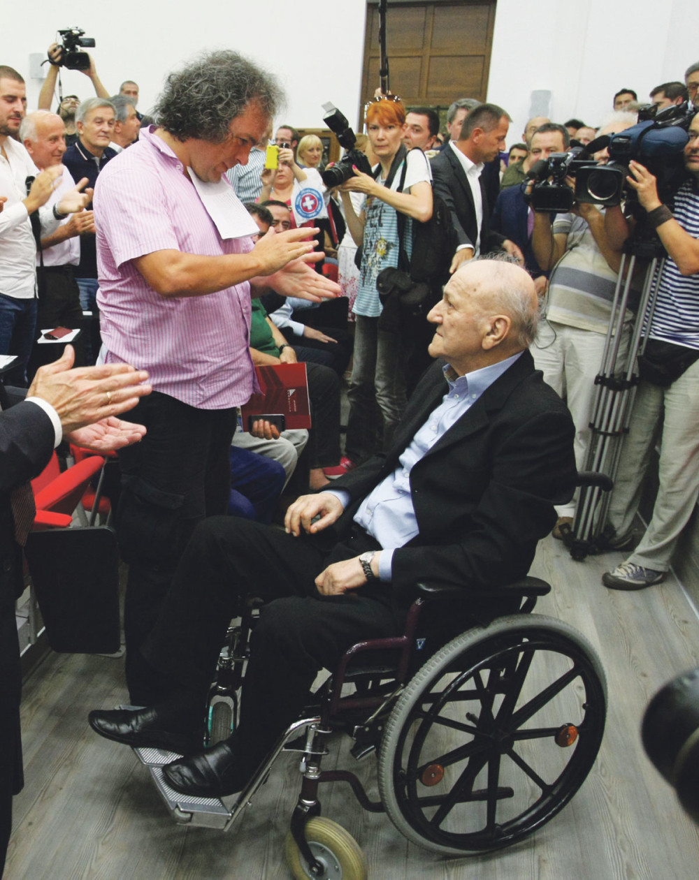 Bata u kolicima podržao SPS!