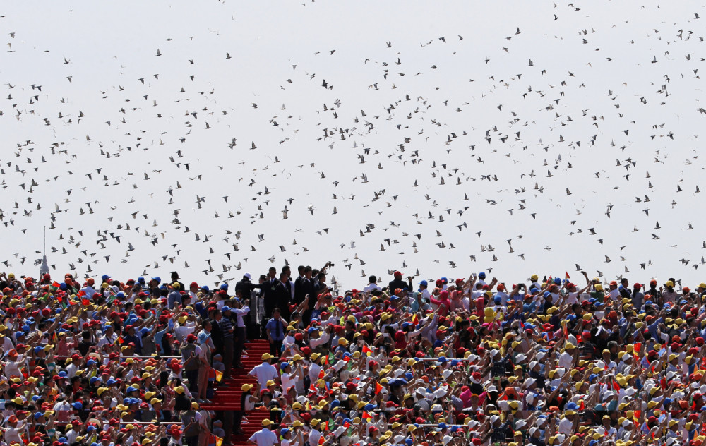 Srpski gardisti marširali Tjenanmenom