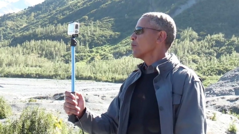 Obama luta po Aljasci sa "selfi" štapom! (VIDEO)