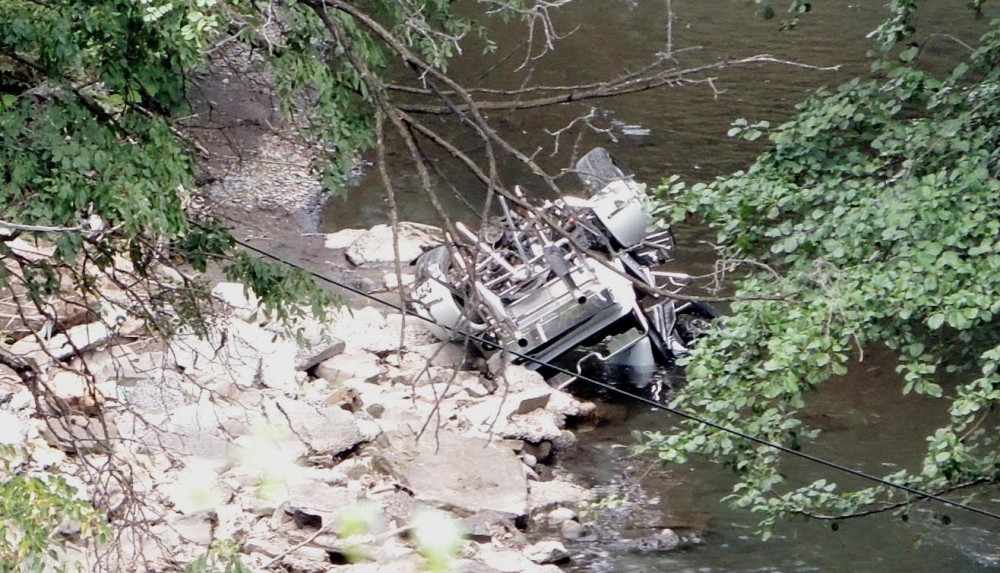 Motorom sleteo sa puta i poginuo, ženu koja je bila sa njim hitno prevezli u bolnicu!