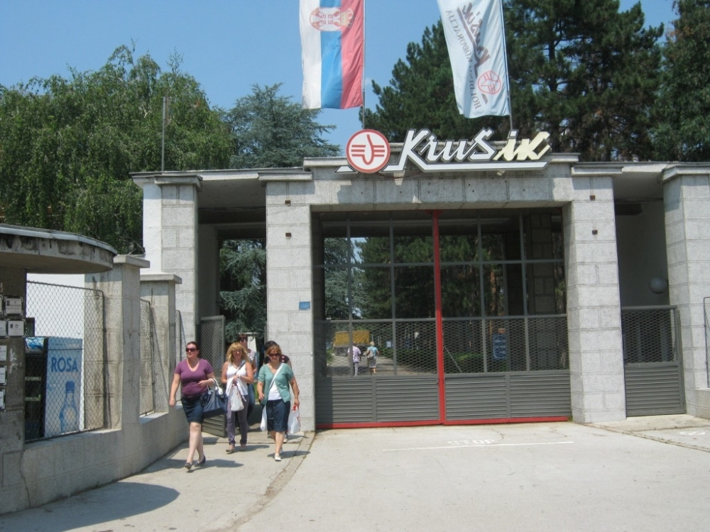 Radnik povređen u "Krušiku" smešten na VMA, posetio ga Stefanović