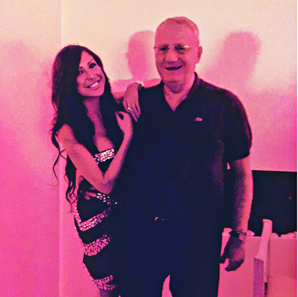 Šešelj stisnuo Tijanu Ajfon!