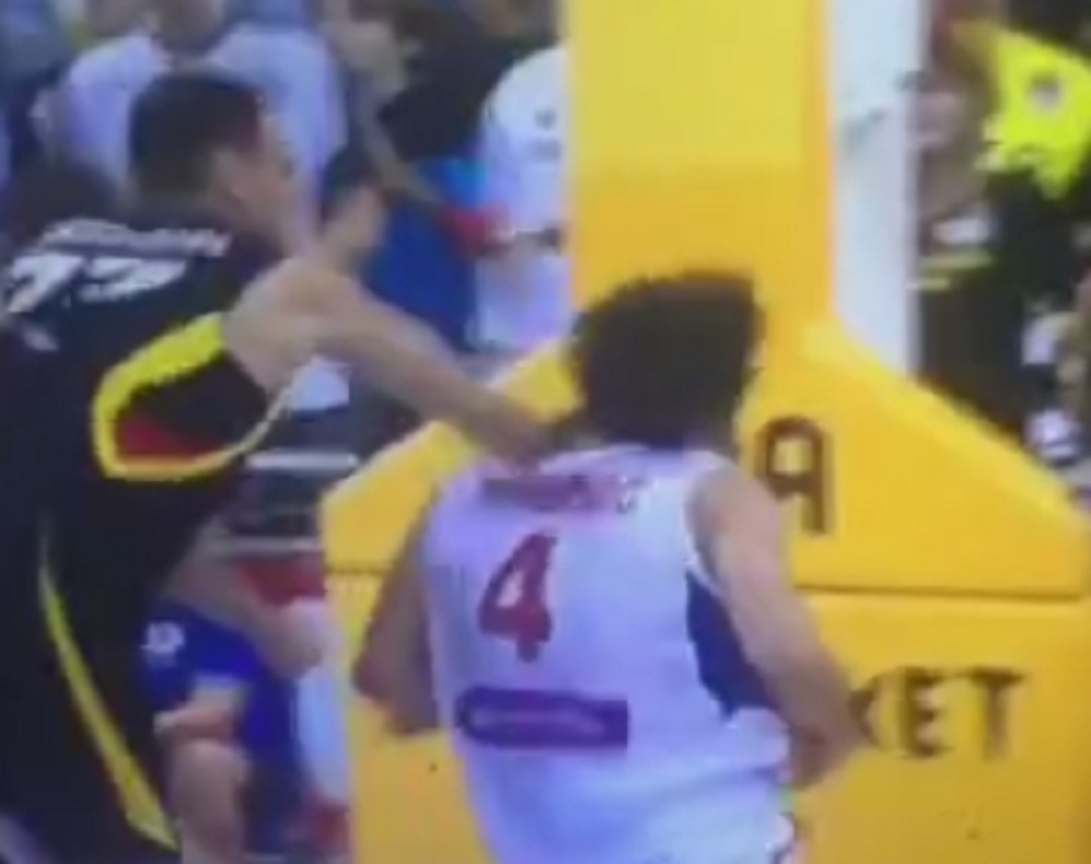 Sudija, ovo nije nesportska? (VIDEO)