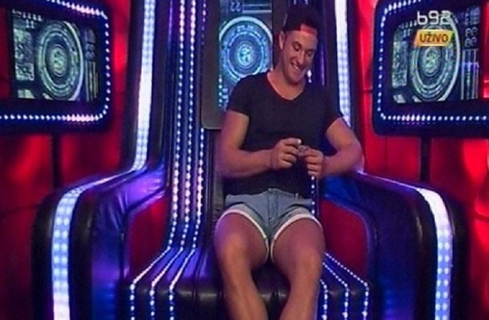 Ervin dobio kondom od “Velikog brata”! (FOTO)