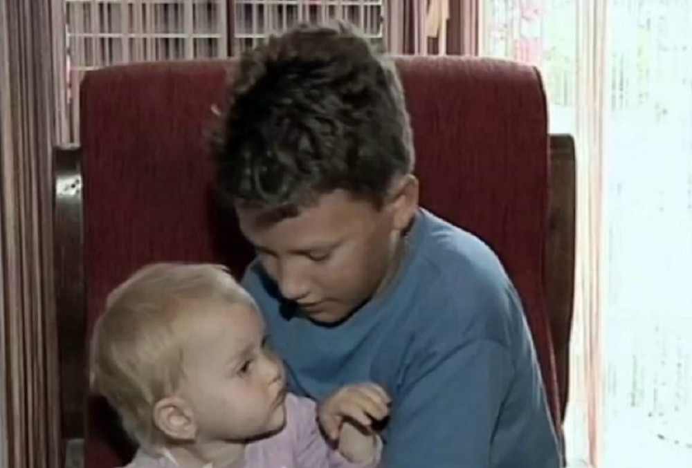 Spasao sestru iz zapaljenog auta