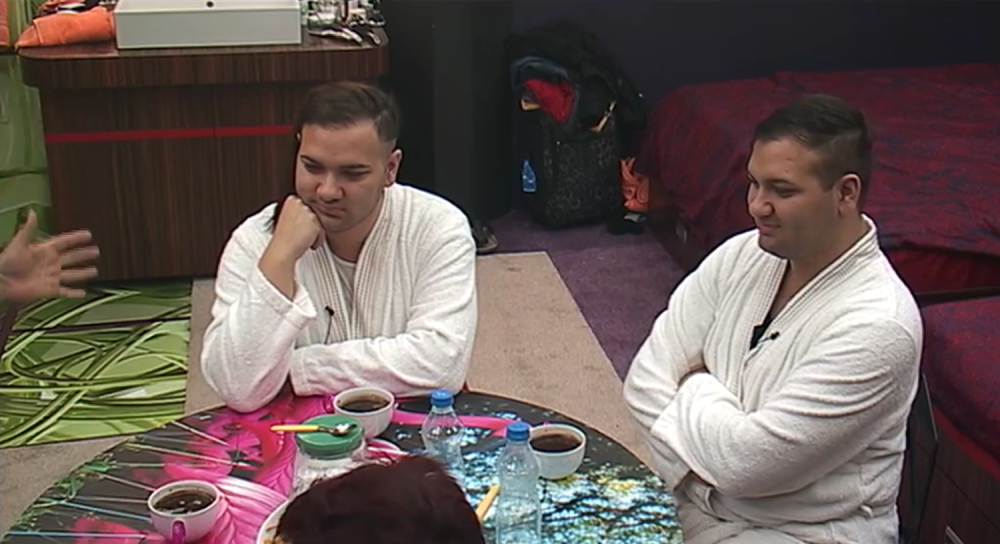 Mika savetuje oca: Kupi vijagru! (VIDEO)